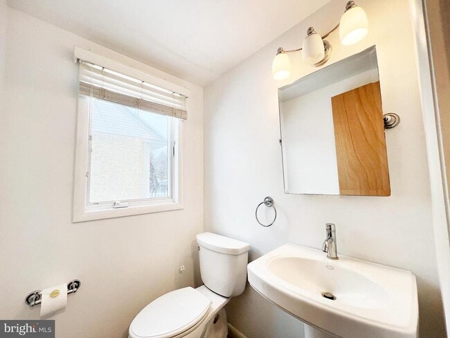 Building Photo - 450 Linden Ave