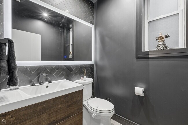 Building Photo - 1236 N Cleaver St