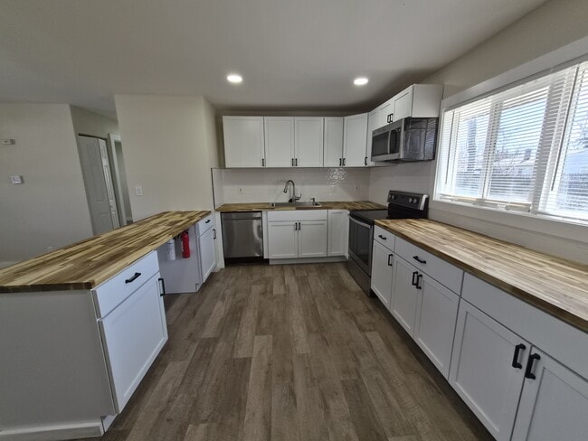 Building Photo - 8515 Georgiana Ln