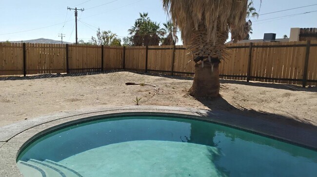 Building Photo - Pool Home in 29 Palms