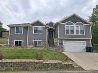 Building Photo - Spacious 5-Bedroom Home in Desirable Briar...