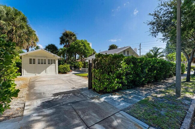 Building Photo - 5301 N Flagler Dr