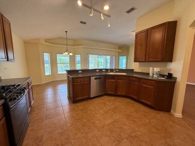 Building Photo - 515 South Valencia Cir SW