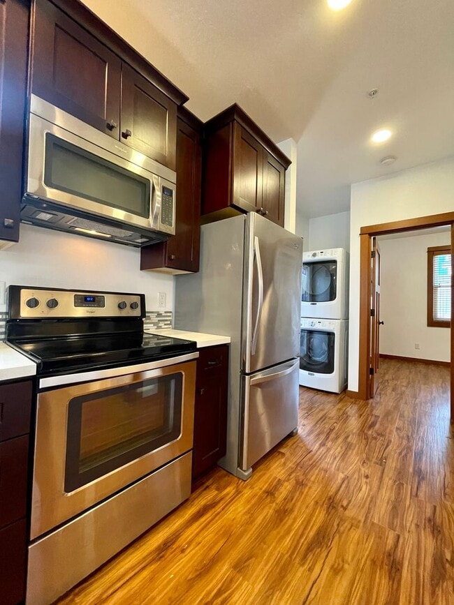 Building Photo - Gorgeous Cottage in Oregon City~ Hardwood Floors~ Private Back Area~ Washer/Dryer~ A/C