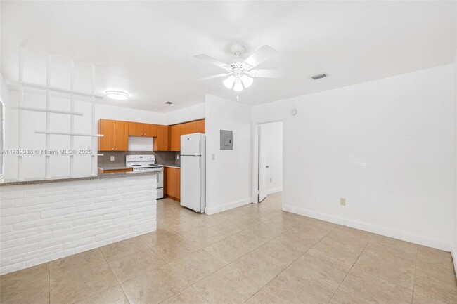 Building Photo - 5740 NW 38th St