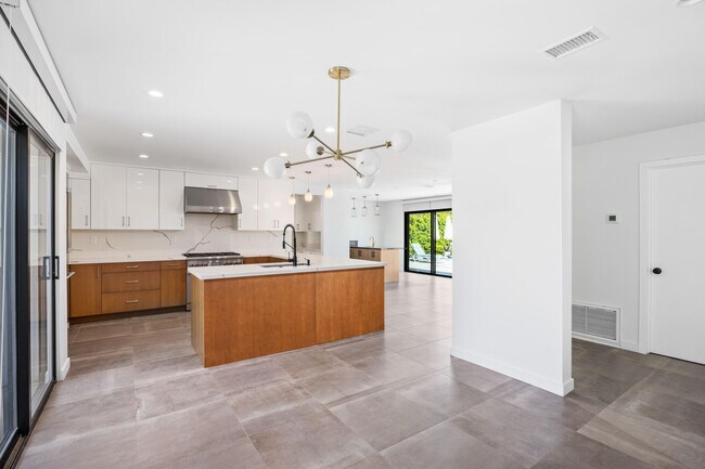 Building Photo - 73534 Silver Moon Trail