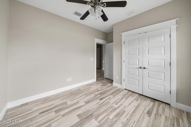 Building Photo - 305 Evergreen St