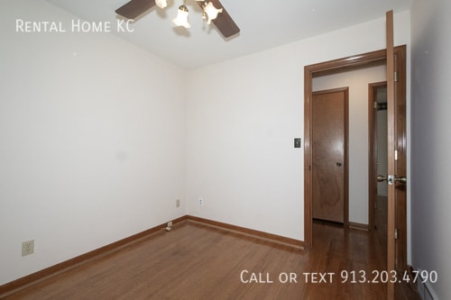 Building Photo - 9151 Somerset Dr