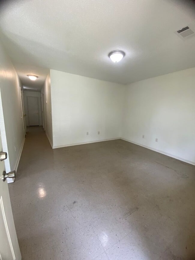 Building Photo - 3368 Rockwood Ave