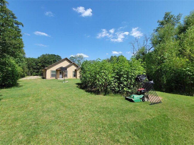 Building Photo - 17132 Bending Oaks