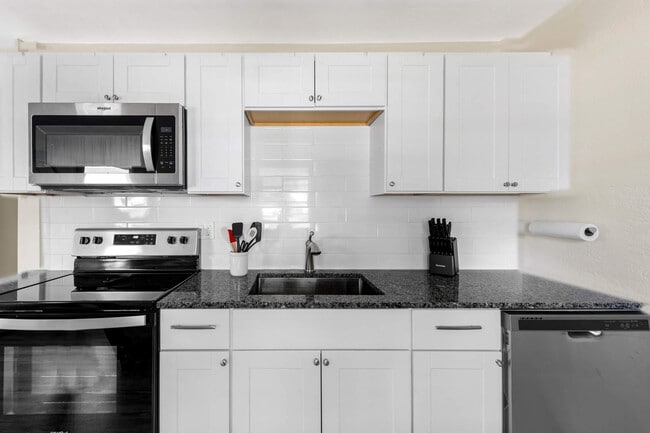 Building Photo - 631 Calhoun St