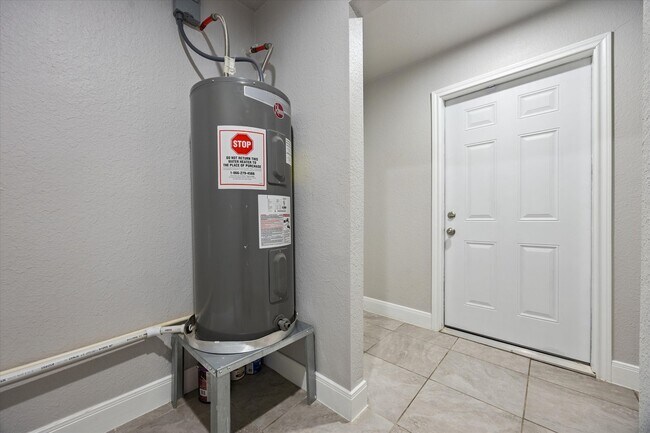 Building Photo - 5014 Yellowstone Blvd