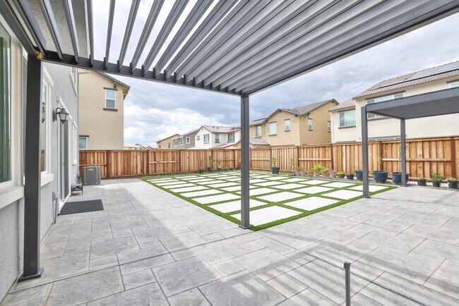 Building Photo - 2887 Penrose Ln
