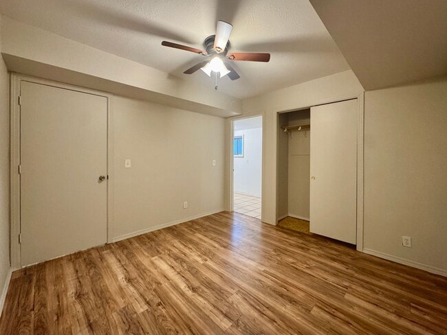 Building Photo - 1 Bedroom/ 1 Bathroom Duplex in Batesville