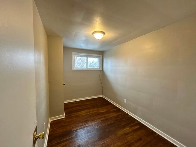 Building Photo - 215 Erhardt Dr