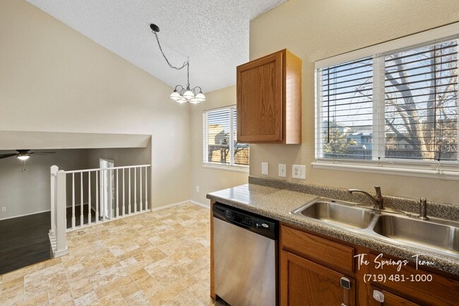 Building Photo - COUNTRYSIDE 3BD/2BA in FOUNTAIN - Security Deposit Waiver Available