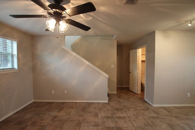 Building Photo - AVAILABLE- 2 Bedroom Duplex for Rent in Li...