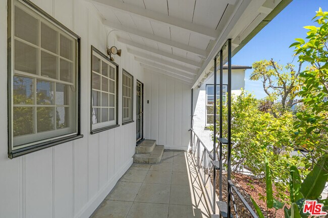 Building Photo - 1939 Holmby Ave