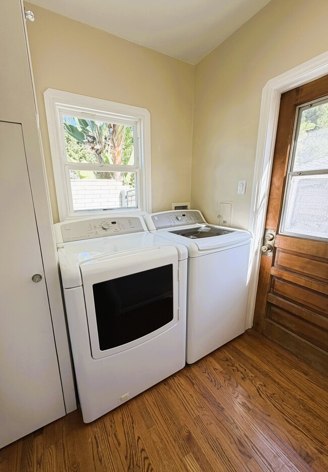 Building Photo - 1803 N Flower St