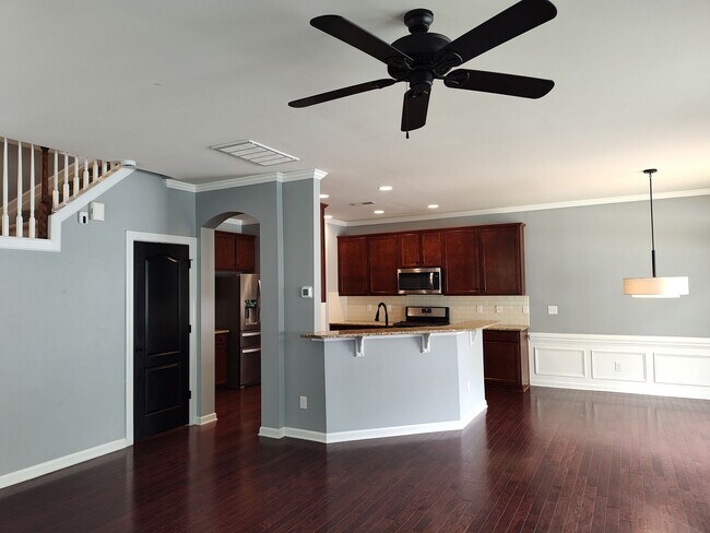 Building Photo - Move-in ready Townhome with in Stone Creek...