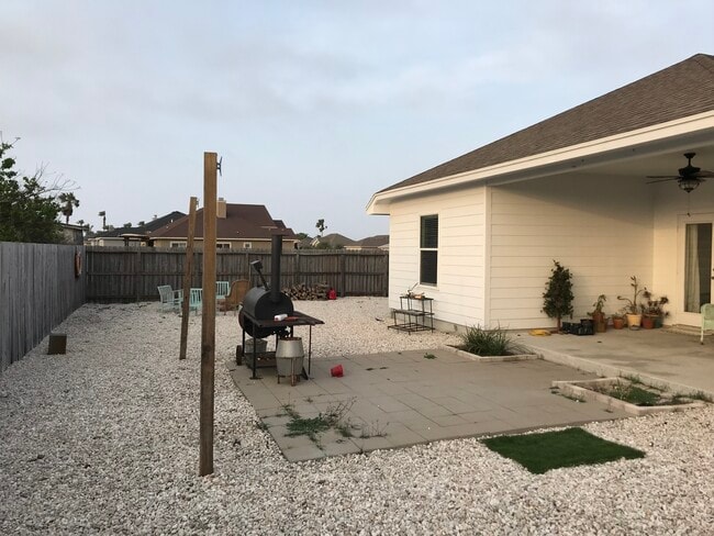 Building Photo - 15637 Finistere St