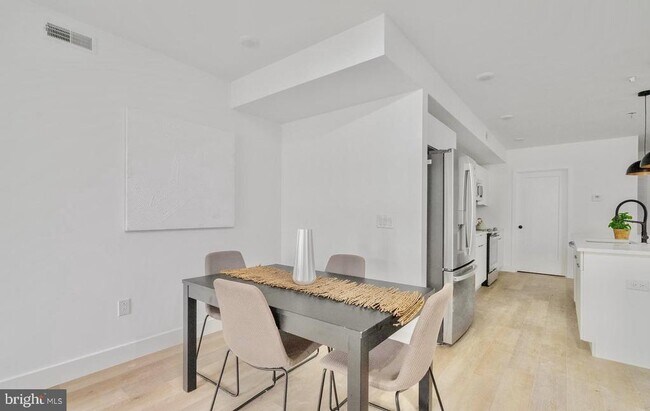 Building Photo - 1540 Frankford Ave