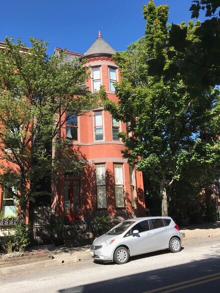 Building Photo - 2214 E Pratt St