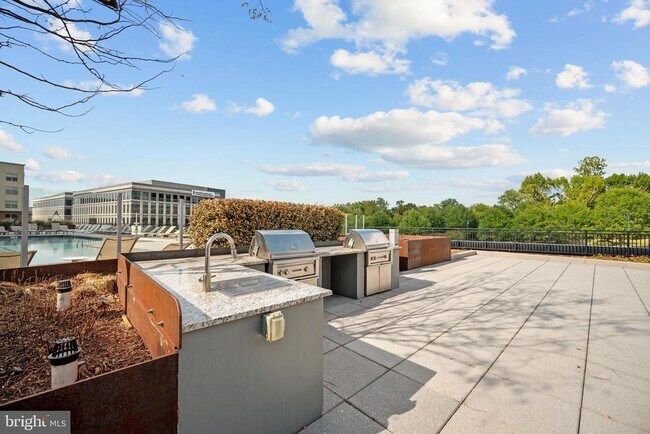 Building Photo - 145 Riverhaven Dr