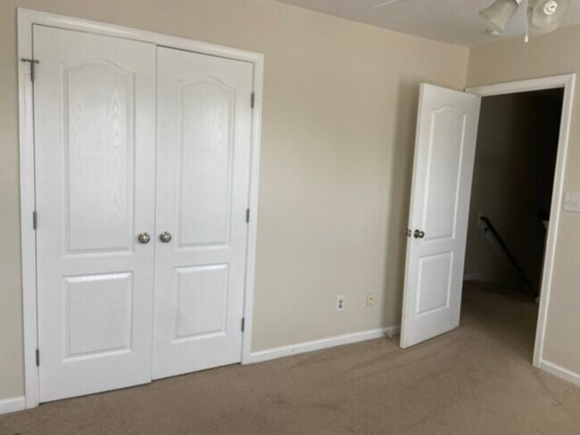 Building Photo - 50 Breezewood Dr