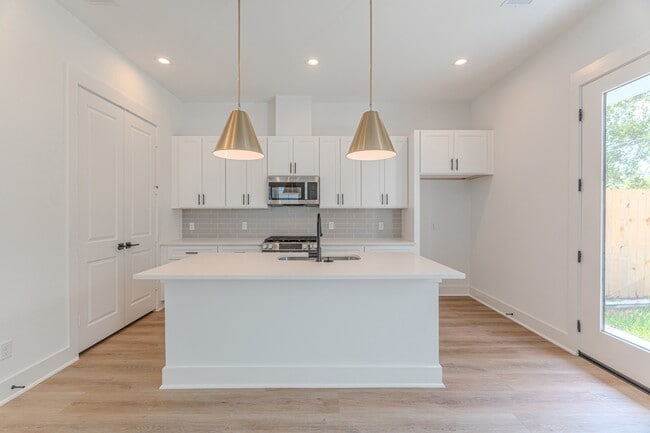 Building Photo - 7707 Inwood Grv Ln