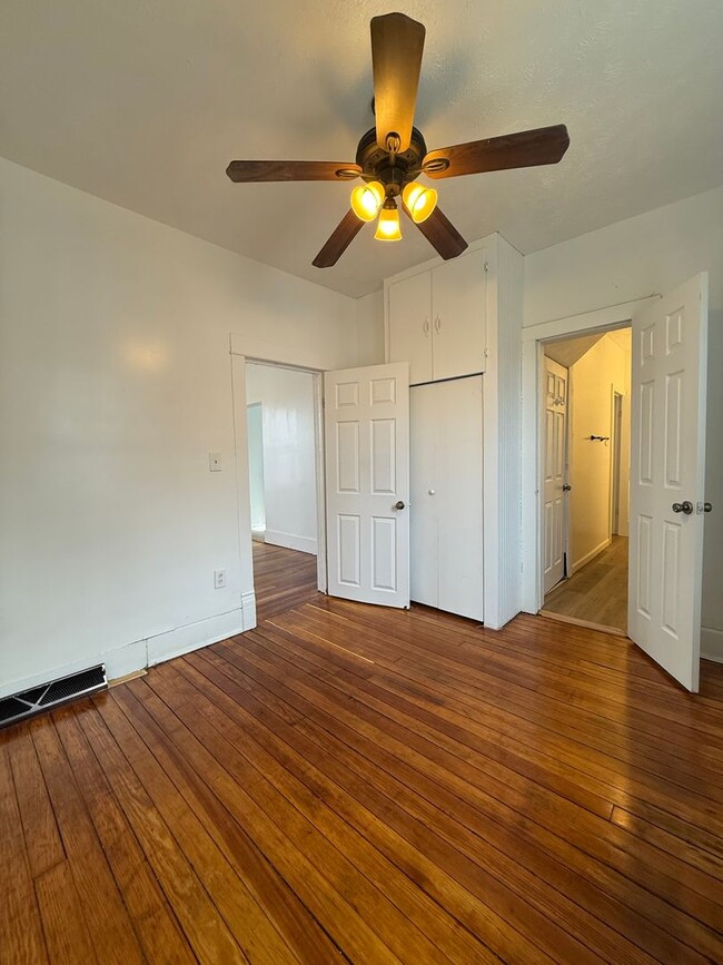 Building Photo - Newly Remodeled Three Bedroom!