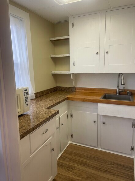 Building Photo - 42 Ann St