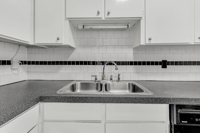 Building Photo - Pond View 3 Bedroom, 2 Bath Home in Ashley...