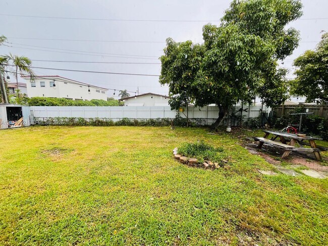 Building Photo - 21220 NE 26th Ave