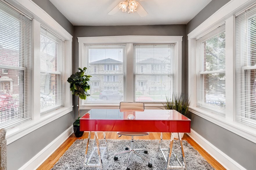 Building Photo - 2549 W Winnemac Ave