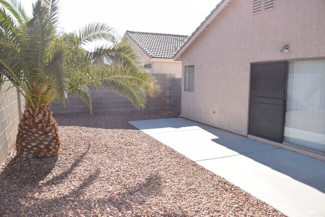 Building Photo - SINGLE STORY SOUTHWEST  HOME