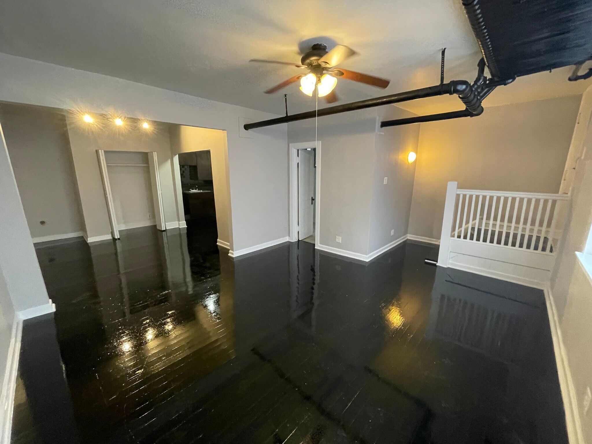 Building Photo - 4588 N Elston Ave