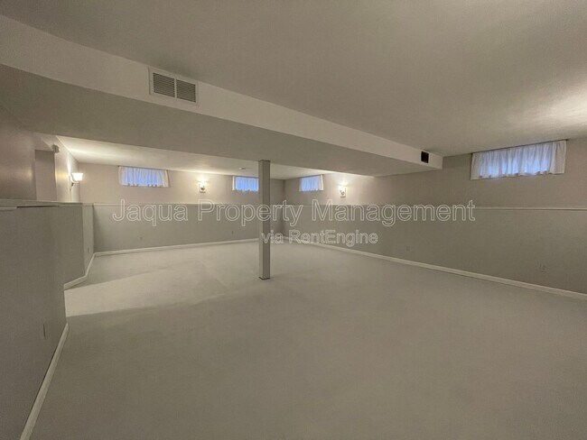 Building Photo - 7723 Yorktown St