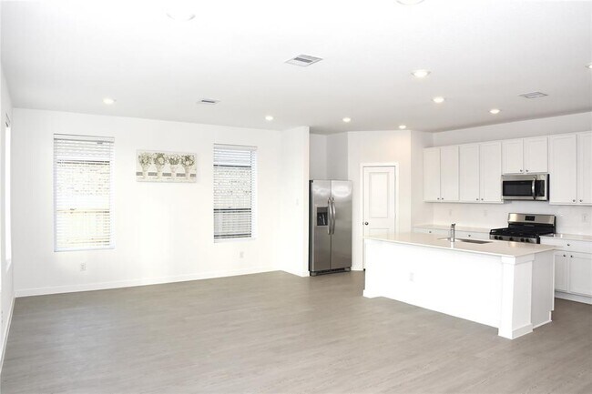 Building Photo - 10606 Summers Wy