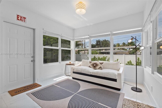 Building Photo - 1625 Hollywood Blvd