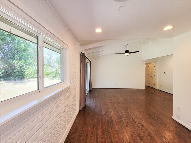 Building Photo - 9506 Vogue Ln