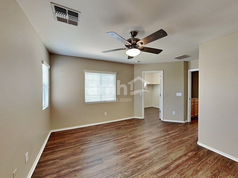 Building Photo - 4748 E Redfield Rd