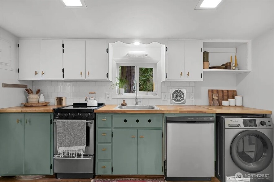 Building Photo - 2562 Lake Whatcom Blvd