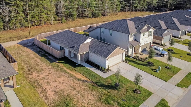 Building Photo - Barely-lived-in single-story 3 bedroom, 2 bath home with 2-car garage located in the Mavera commu...