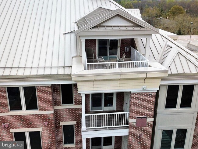 Building Photo - 10205 Wincopin Cir