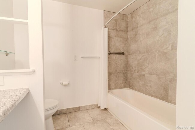 Building Photo - 474 Fox Hills Dr S