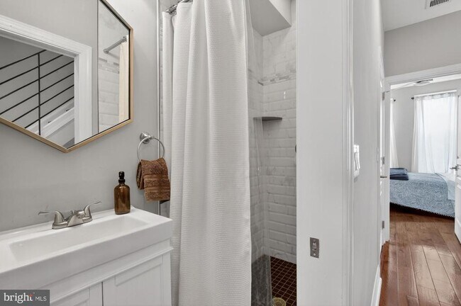 Building Photo - 2216 Almond St