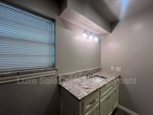 Building Photo - 503 Turtle Creek Dr