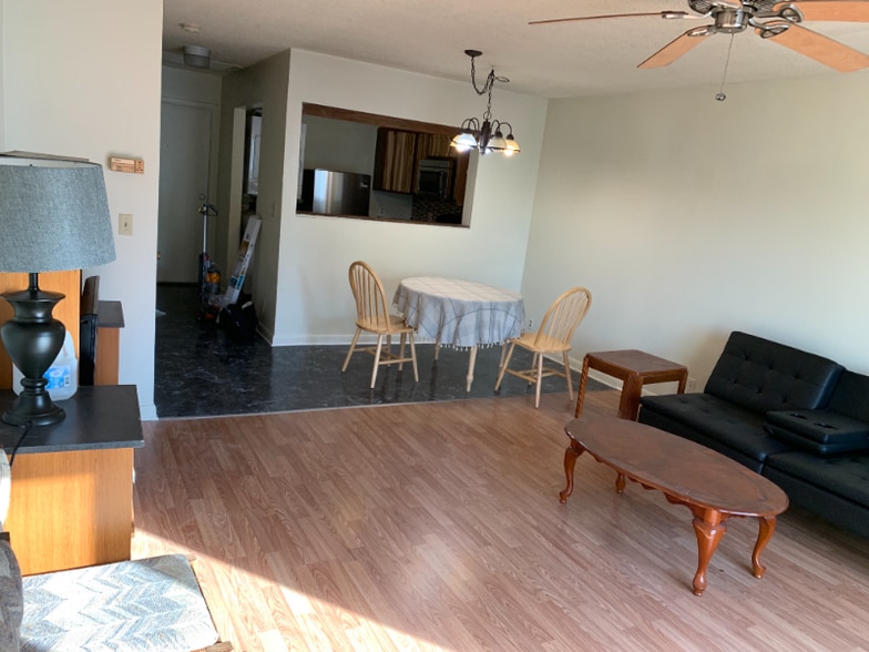 Building Photo - 1390 Hunters Rd