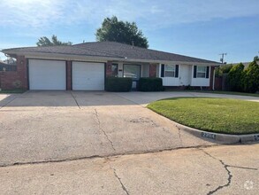 Building Photo - Beautiful 5 bed 2 bath in Moore! Updates t...